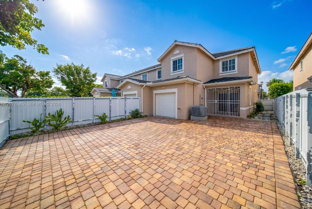 For Sale: $400,000 (3 beds, 2 baths, 1850 Square Feet)