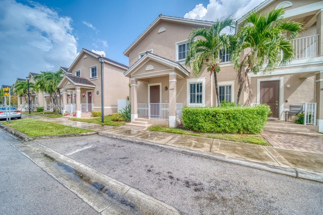For Sale: $400,000 (3 beds, 2 baths, 1850 Square Feet)