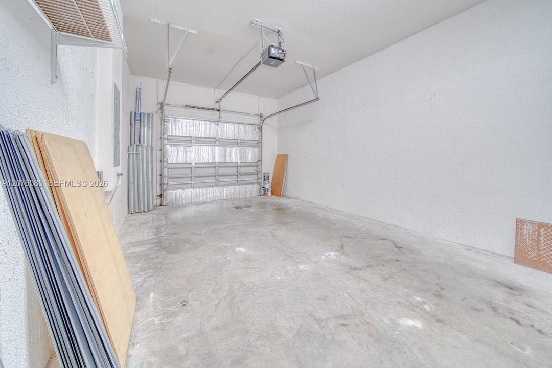 For Sale: $400,000 (3 beds, 2 baths, 1850 Square Feet)