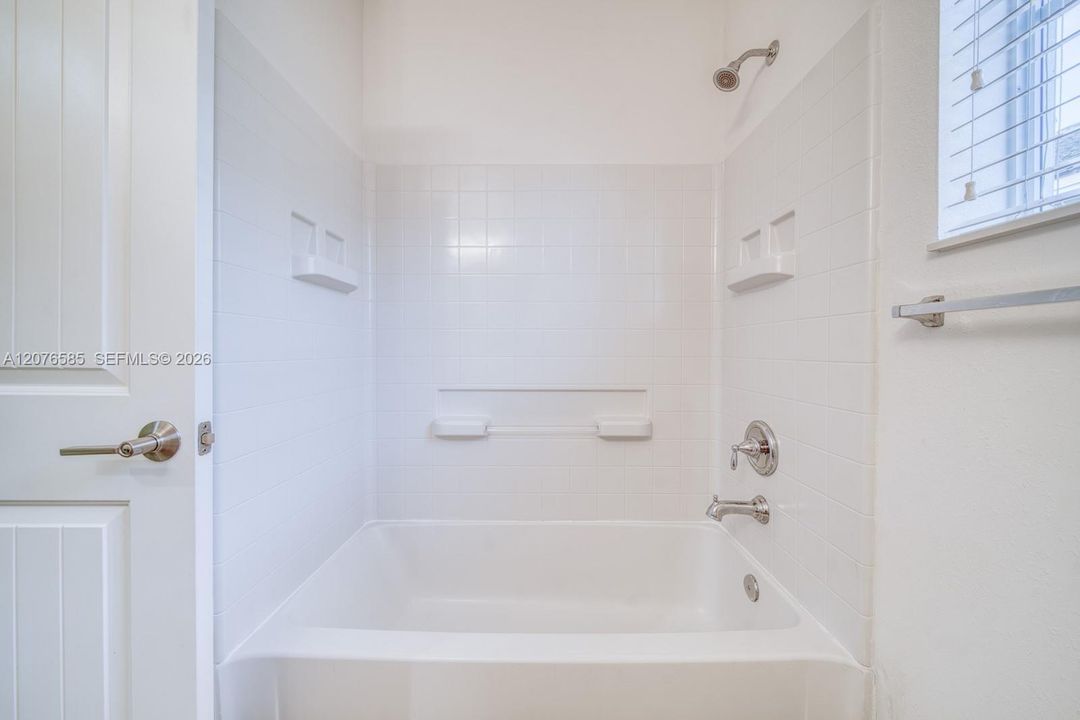 For Sale: $400,000 (3 beds, 2 baths, 1850 Square Feet)