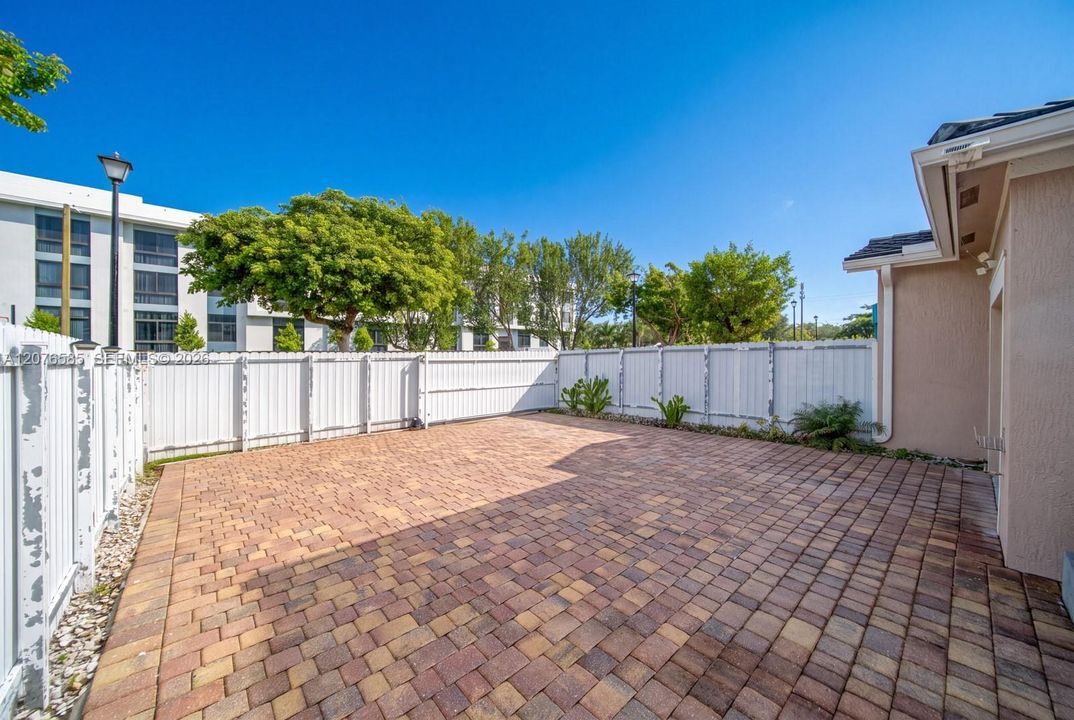 For Sale: $400,000 (3 beds, 2 baths, 1850 Square Feet)