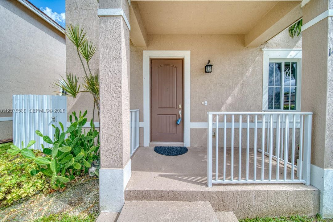 For Sale: $400,000 (3 beds, 2 baths, 1850 Square Feet)