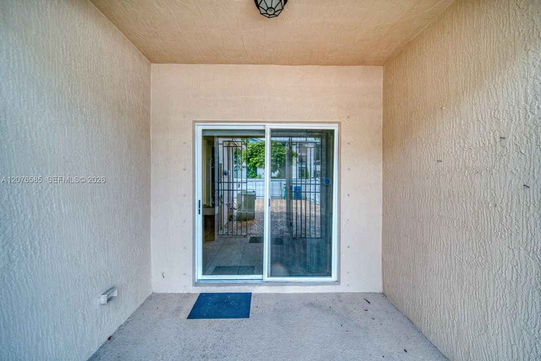 For Sale: $400,000 (3 beds, 2 baths, 1850 Square Feet)