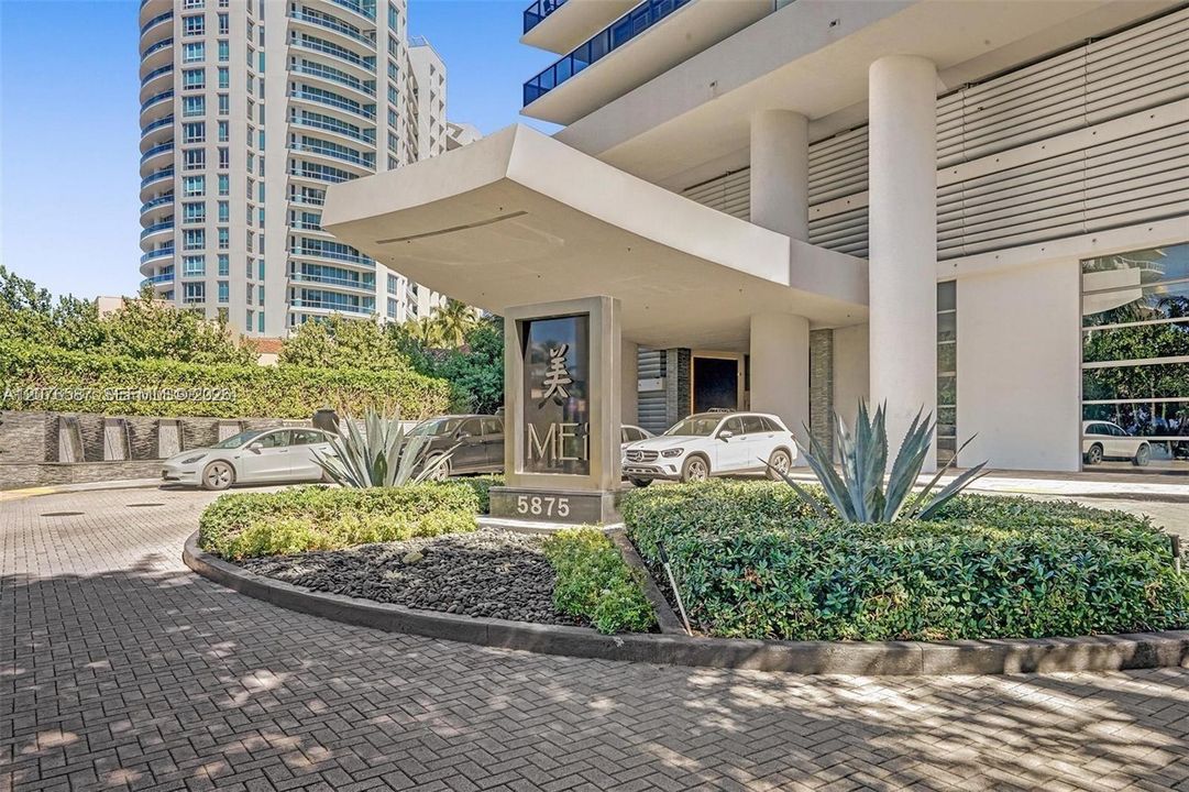 For Sale: $1,590,000 (2 beds, 2 baths, 1094 Square Feet)