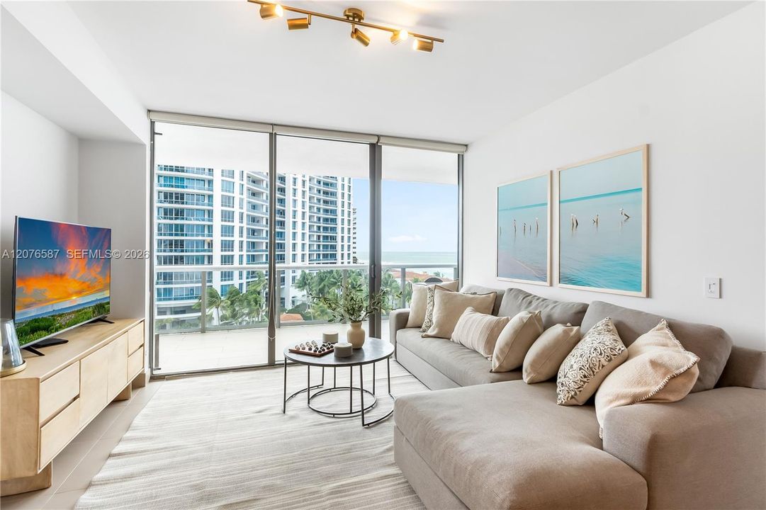 For Sale: $1,590,000 (2 beds, 2 baths, 1094 Square Feet)