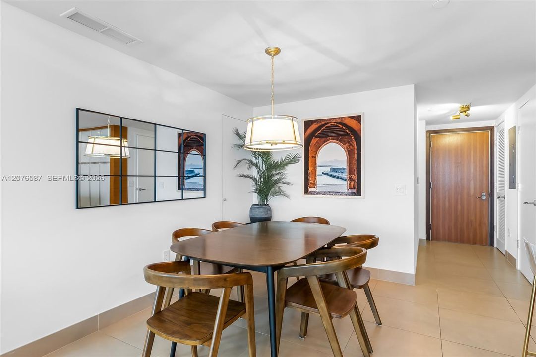 For Sale: $1,590,000 (2 beds, 2 baths, 1094 Square Feet)