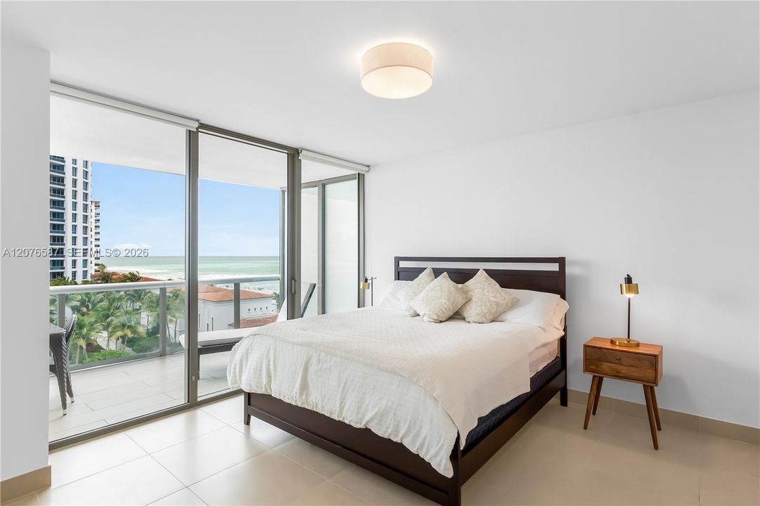 For Sale: $1,590,000 (2 beds, 2 baths, 1094 Square Feet)