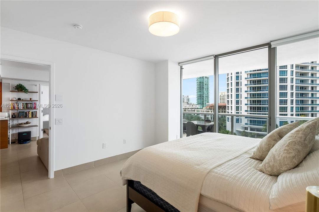 For Sale: $1,590,000 (2 beds, 2 baths, 1094 Square Feet)