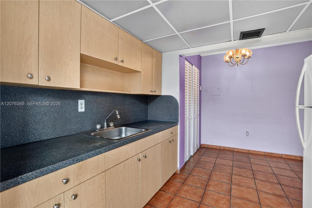 En Venta: $375,000 (2 camas, 1 baños, 692 Pies cuadrados)