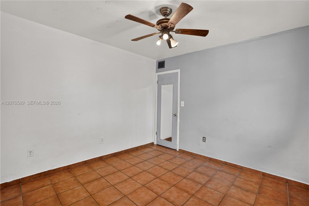 En Venta: $375,000 (2 camas, 1 baños, 692 Pies cuadrados)
