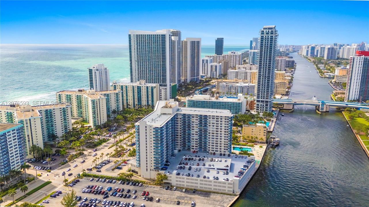 For Sale: $498,000 (2 beds, 2 baths, 1270 Square Feet)