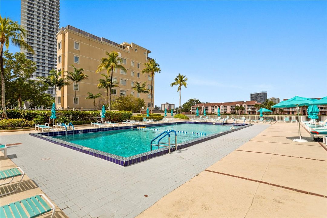 For Sale: $498,000 (2 beds, 2 baths, 1270 Square Feet)