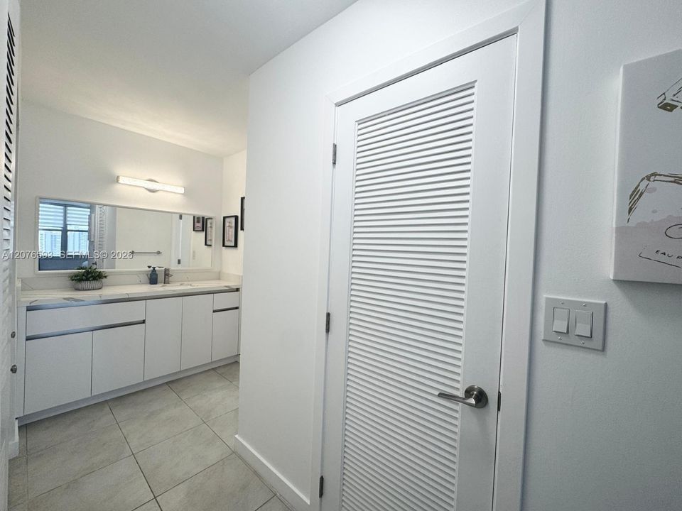 For Sale: $498,000 (2 beds, 2 baths, 1270 Square Feet)
