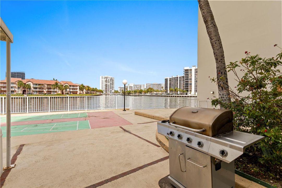 For Sale: $498,000 (2 beds, 2 baths, 1270 Square Feet)