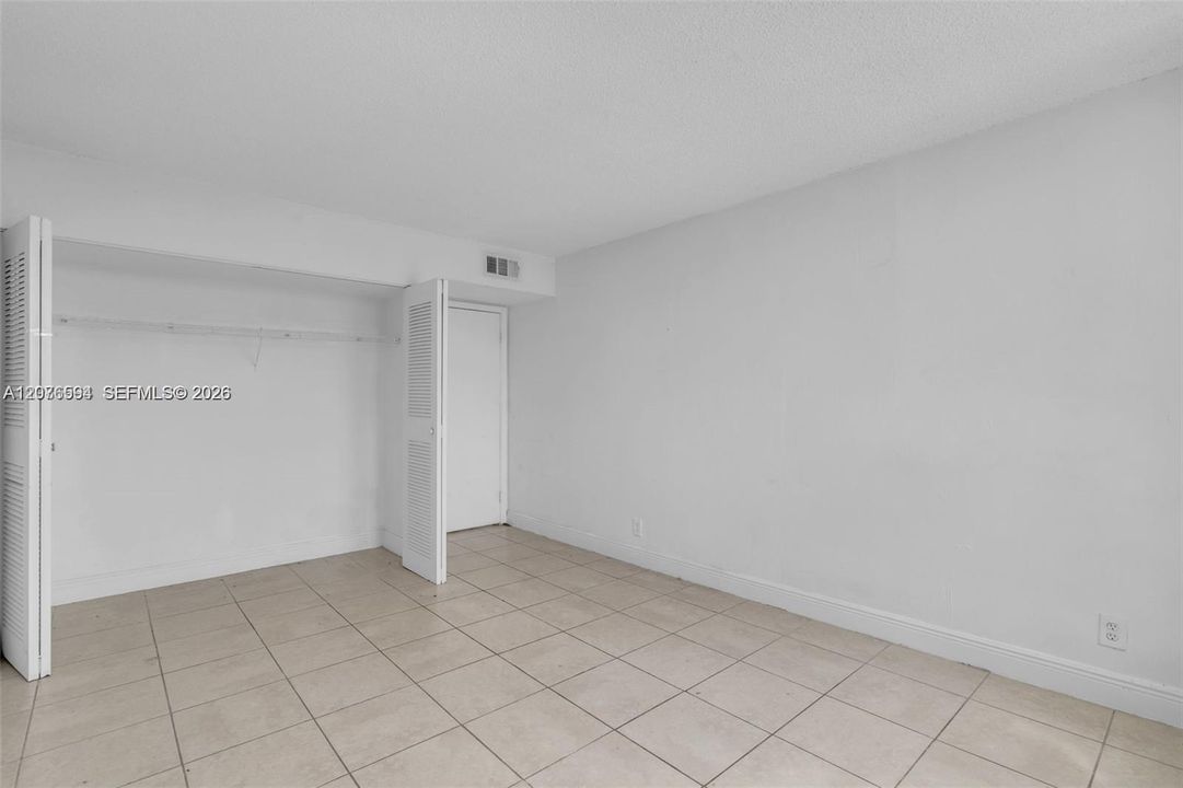 En Venta: $285,000 (2 camas, 2 baños, 1073 Pies cuadrados)