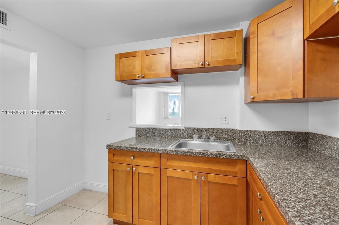 En Venta: $285,000 (2 camas, 2 baños, 1073 Pies cuadrados)