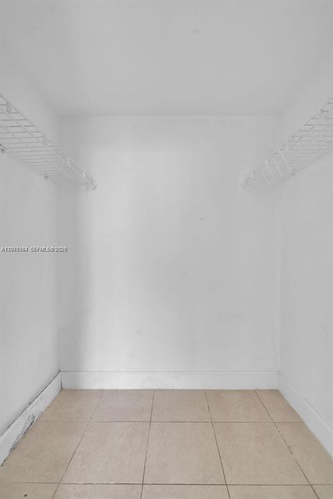 En Venta: $285,000 (2 camas, 2 baños, 1073 Pies cuadrados)