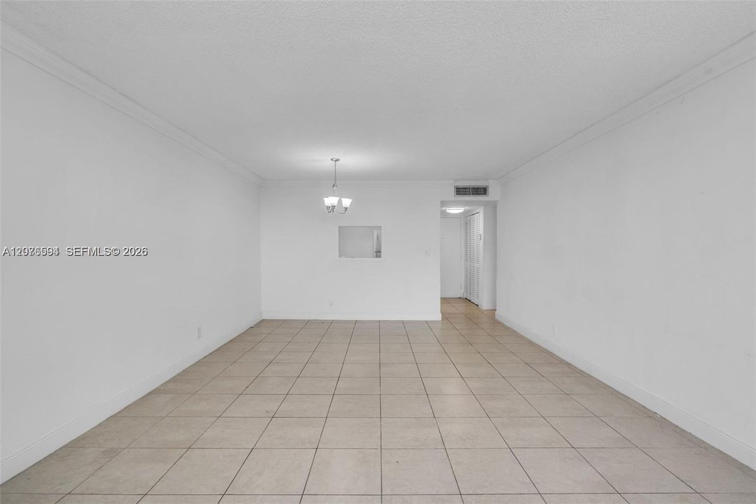 En Venta: $285,000 (2 camas, 2 baños, 1073 Pies cuadrados)