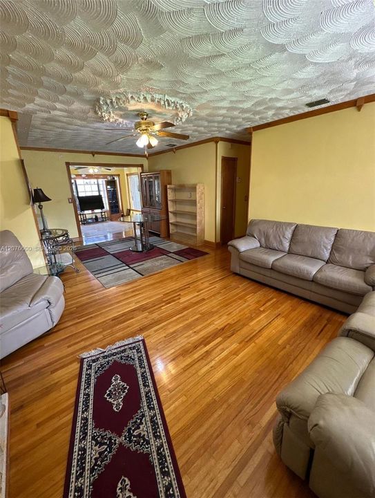 For Sale: $579,000 (3 beds, 2 baths, 1312 Square Feet)