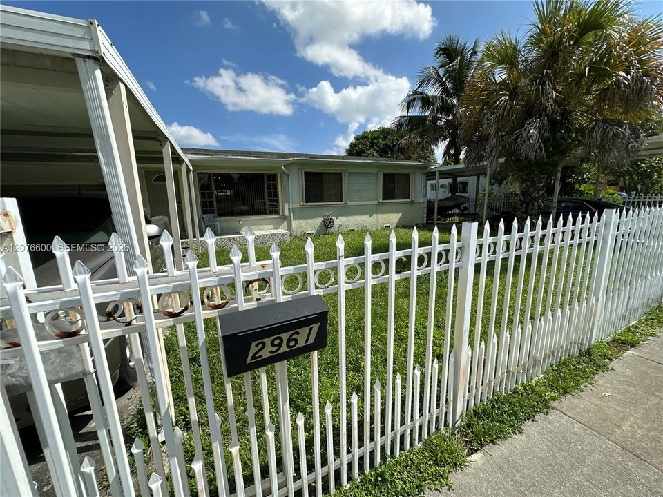 For Sale: $579,000 (3 beds, 2 baths, 1312 Square Feet)