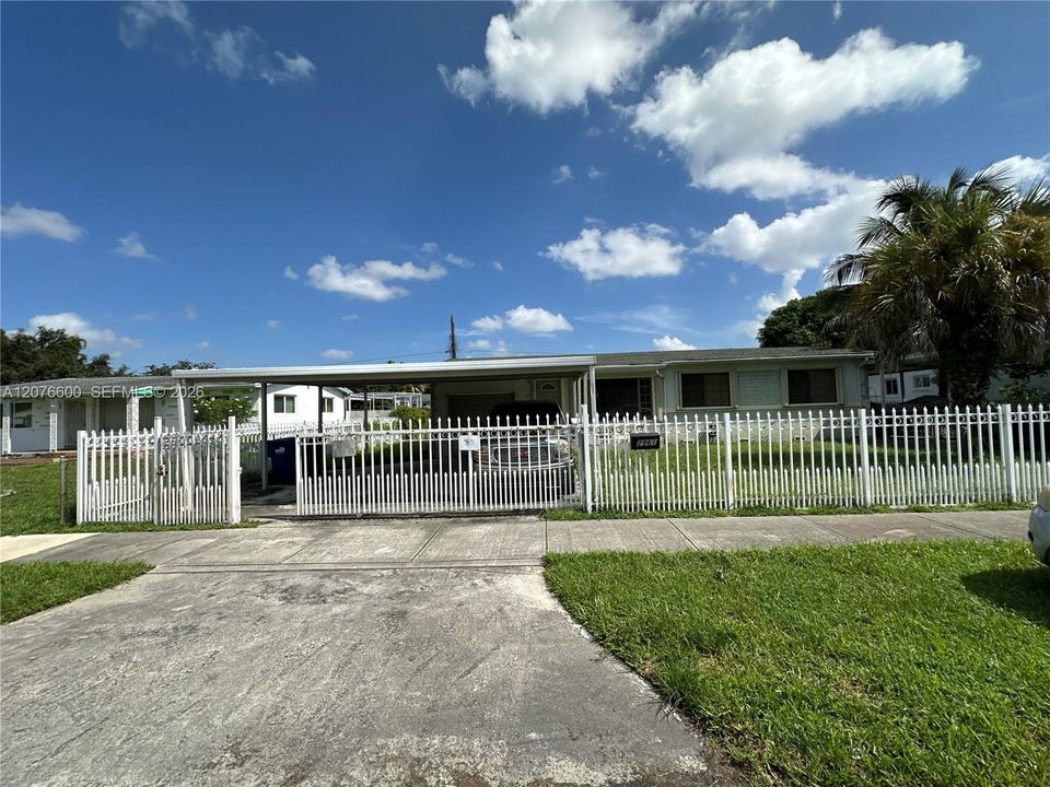 For Sale: $579,000 (3 beds, 2 baths, 1312 Square Feet)