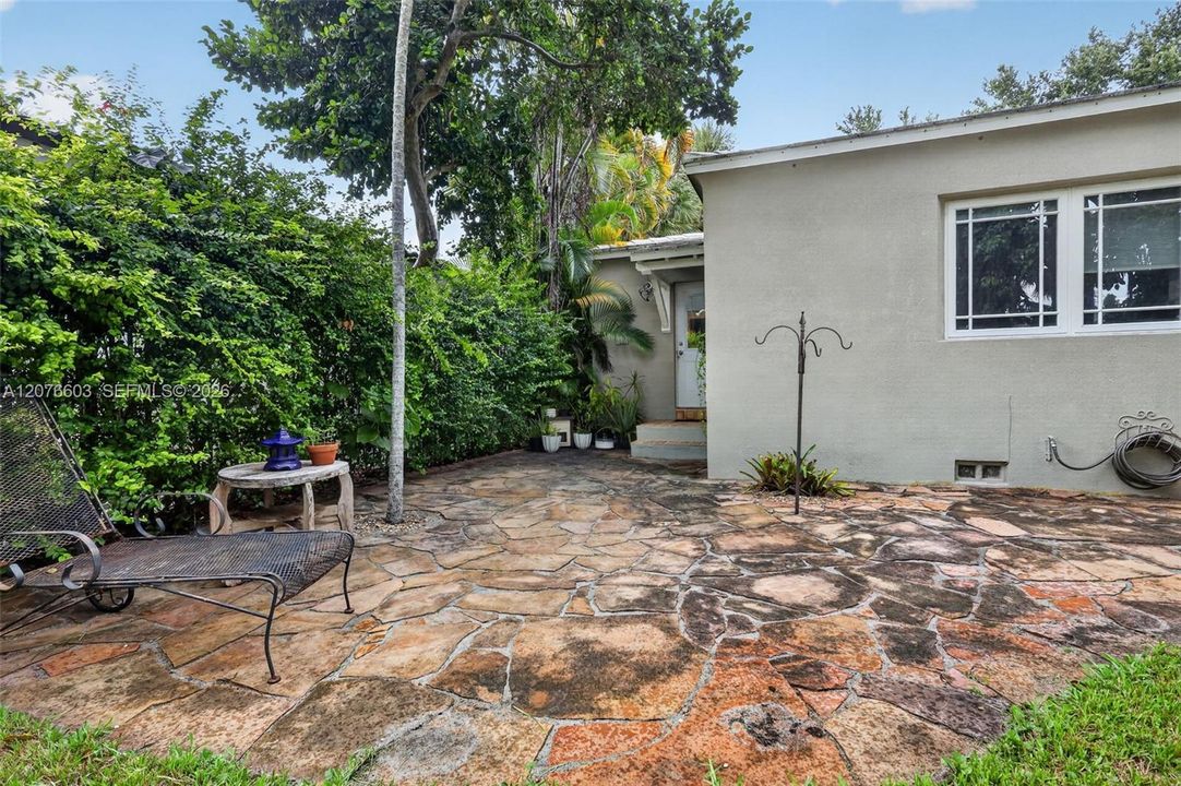 En Venta: $785,000 (2 camas, 2 baños, 1083 Pies cuadrados)