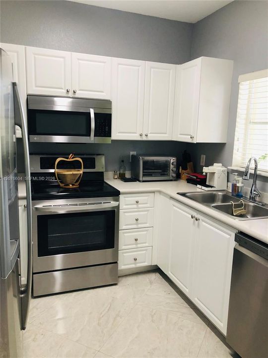 For Rent: $2,900 (3 beds, 3 baths, 1678 Square Feet)