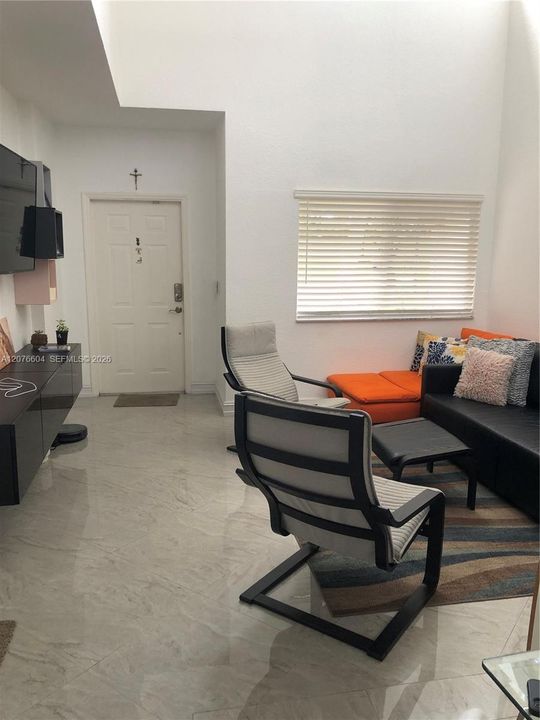 For Rent: $2,900 (3 beds, 3 baths, 1678 Square Feet)