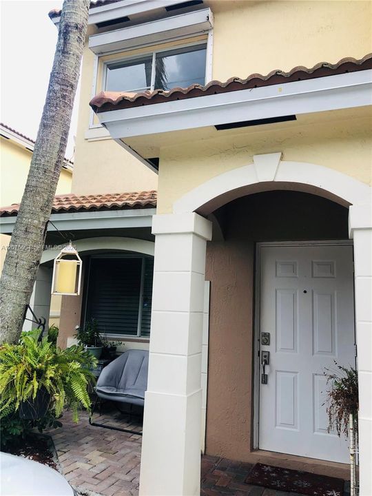 For Rent: $2,900 (3 beds, 3 baths, 1678 Square Feet)