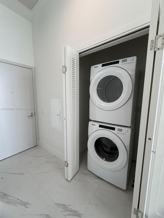 На продажу: $1,050,000 (2 спален, 2 ванн, 0 Квадратных фут)