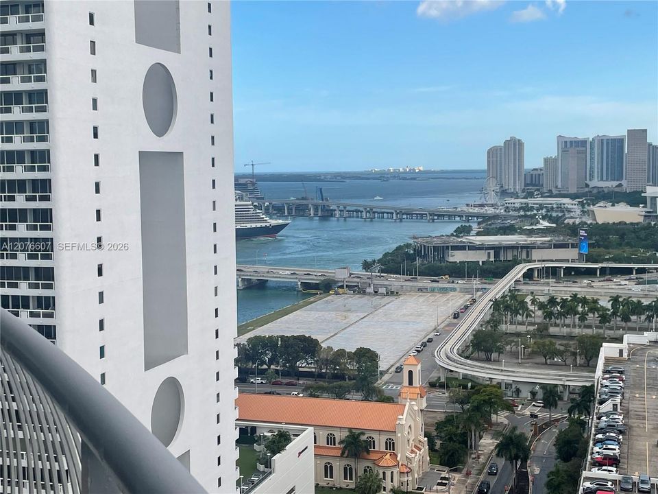 For Rent: $2,900 (1 beds, 1 baths, 791 Square Feet)