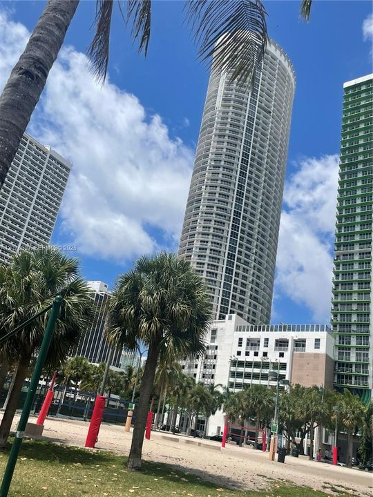 For Rent: $2,900 (1 beds, 1 baths, 791 Square Feet)