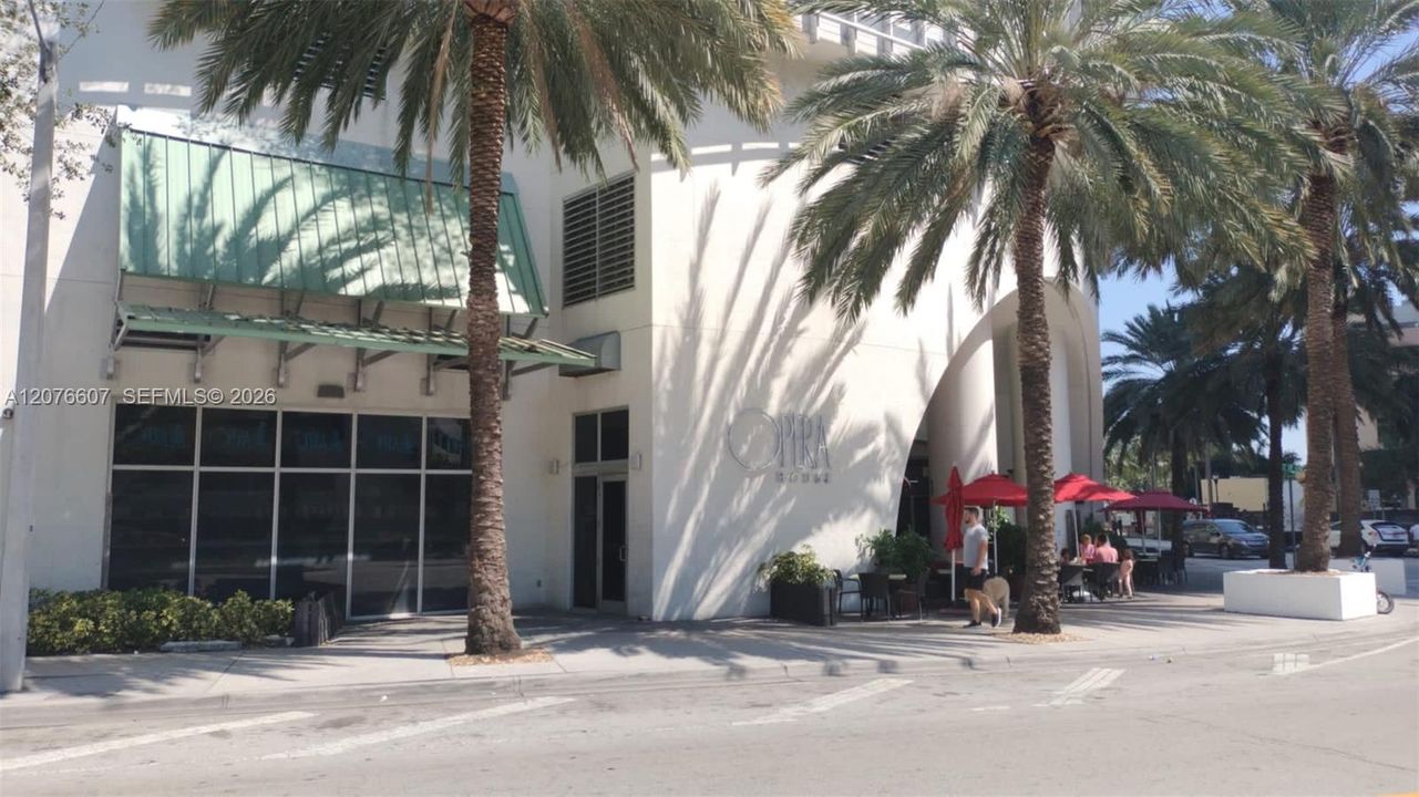 For Rent: $2,900 (1 beds, 1 baths, 791 Square Feet)