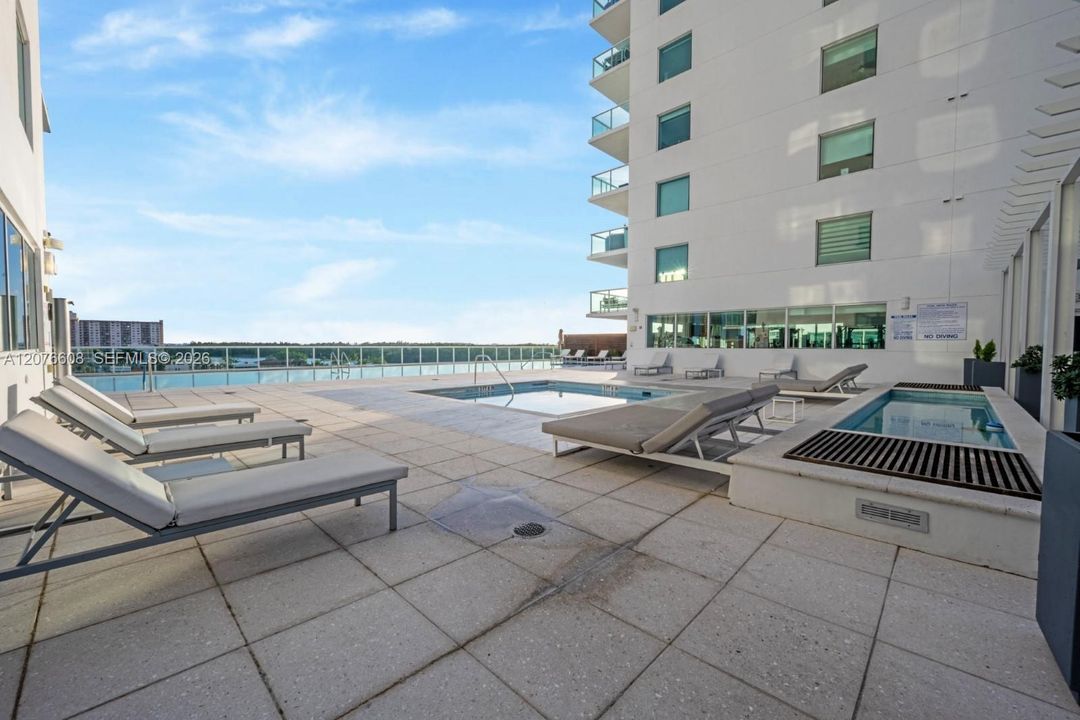 En Venta: $1,175,000 (3 camas, 3 baños, 1686 Pies cuadrados)