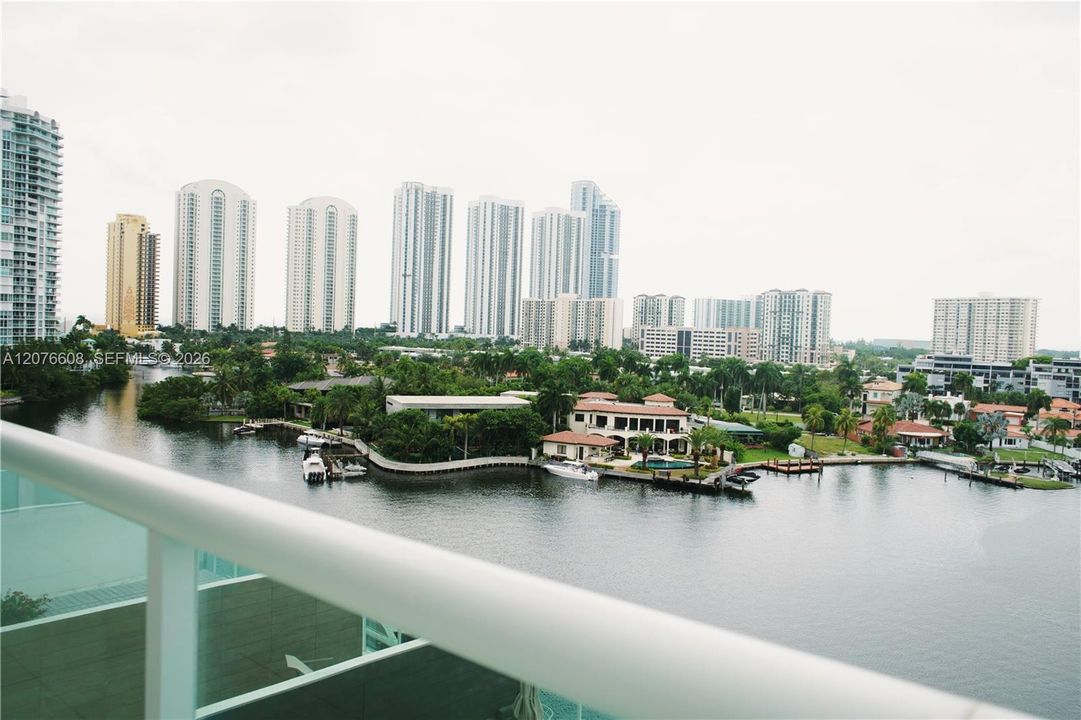 En Venta: $1,175,000 (3 camas, 3 baños, 1686 Pies cuadrados)