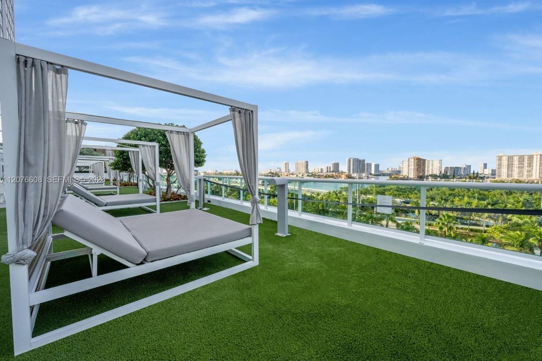 En Venta: $1,175,000 (3 camas, 3 baños, 1686 Pies cuadrados)