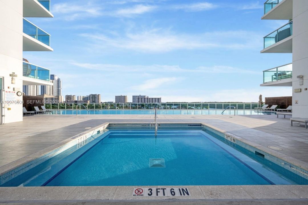 En Venta: $1,175,000 (3 camas, 3 baños, 1686 Pies cuadrados)