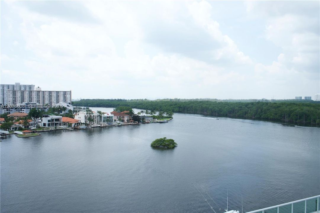 En Venta: $1,175,000 (3 camas, 3 baños, 1686 Pies cuadrados)