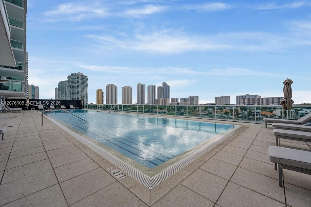 En Venta: $1,175,000 (3 camas, 3 baños, 1686 Pies cuadrados)