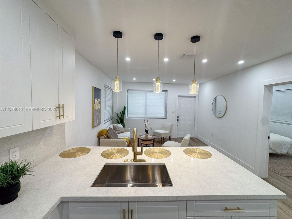 En Venta: $449,900 (3 camas, 2 baños, 851 Pies cuadrados)