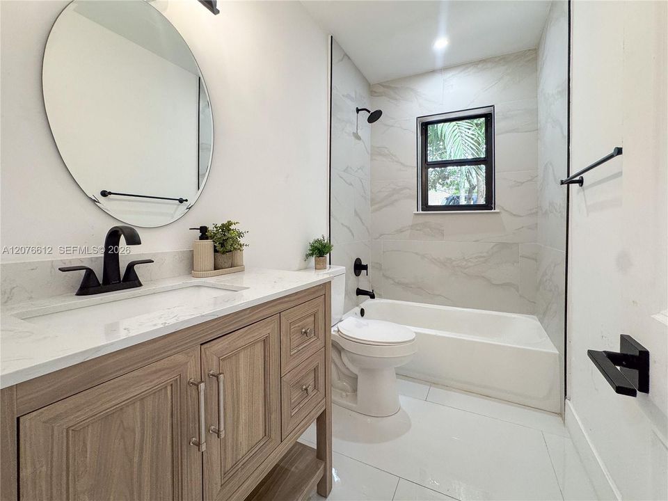 En Venta: $449,900 (3 camas, 2 baños, 851 Pies cuadrados)