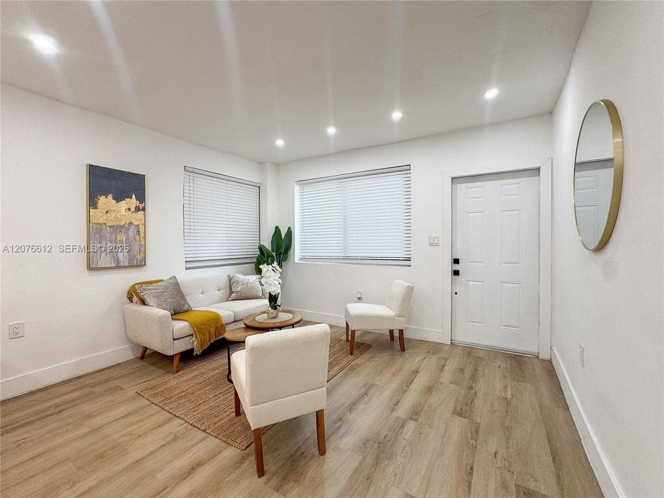 En Venta: $449,900 (3 camas, 2 baños, 851 Pies cuadrados)
