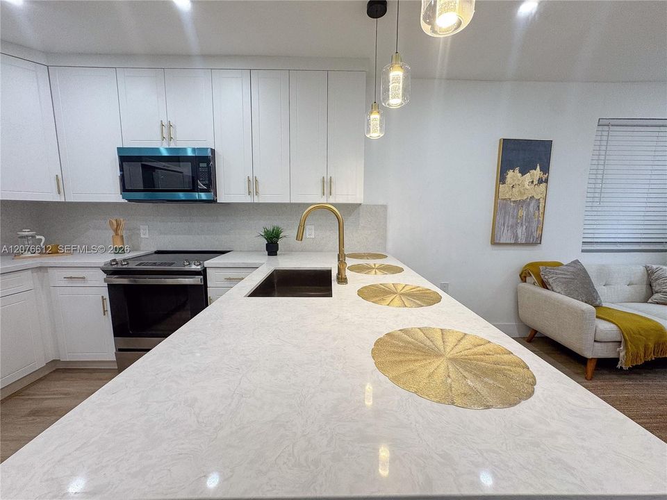 En Venta: $449,900 (3 camas, 2 baños, 851 Pies cuadrados)
