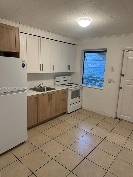 For Rent: $2,000 (2 beds, 1 baths, 800 Square Feet)