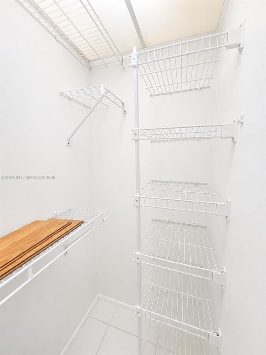 For Rent: $1,350 (0 beds, 1 baths, 550 Square Feet)