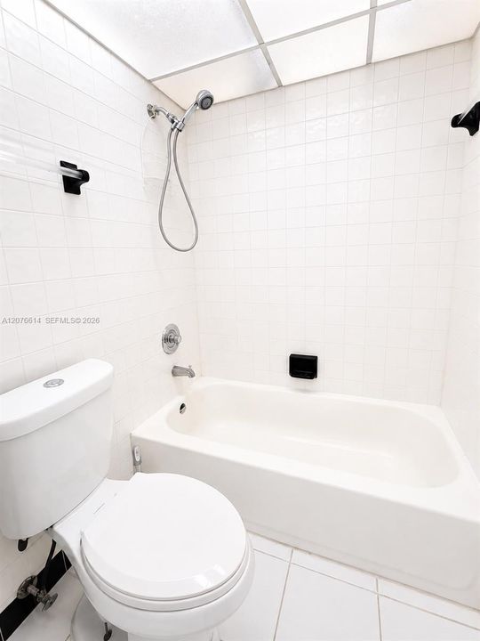 For Rent: $1,350 (0 beds, 1 baths, 550 Square Feet)