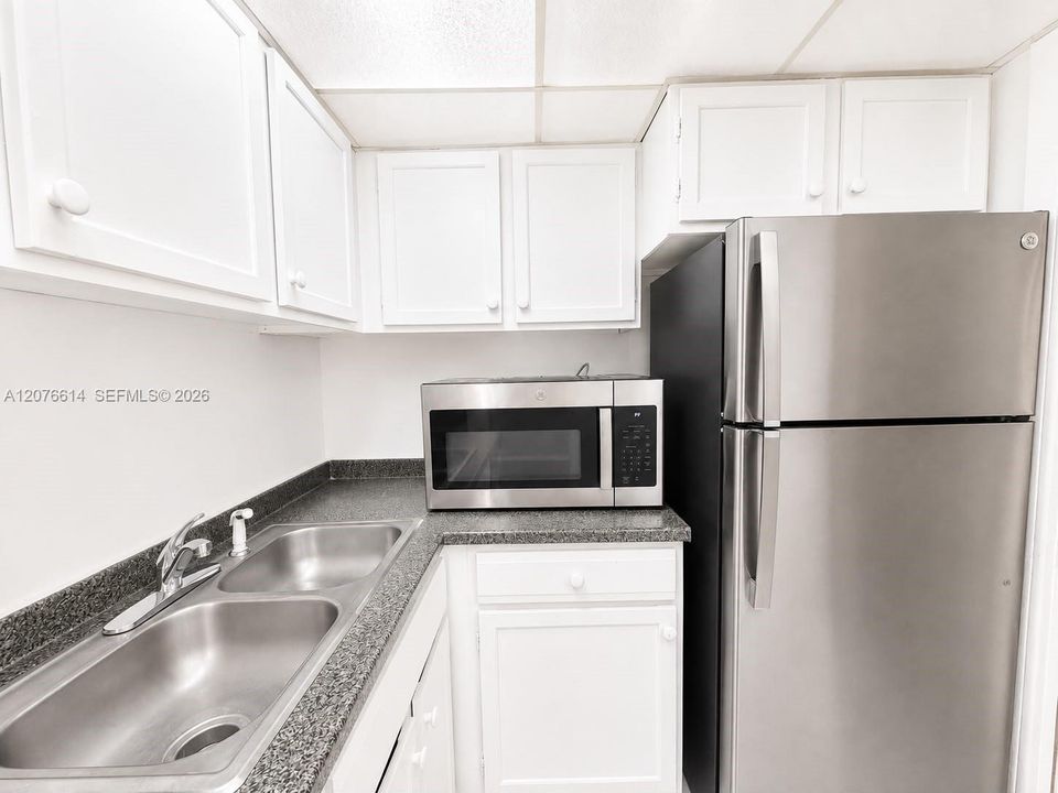 For Rent: $1,350 (0 beds, 1 baths, 550 Square Feet)
