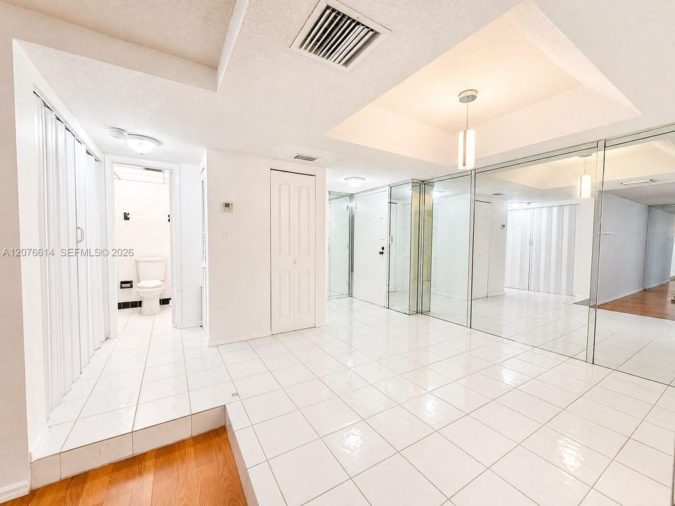 For Rent: $1,350 (0 beds, 1 baths, 550 Square Feet)