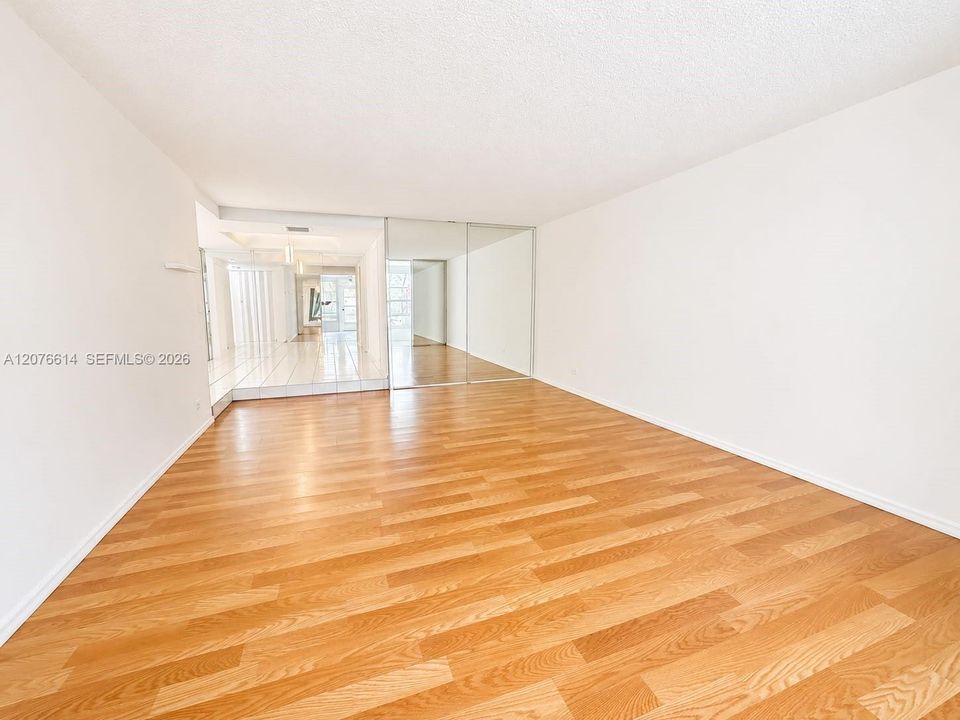 For Rent: $1,350 (0 beds, 1 baths, 550 Square Feet)