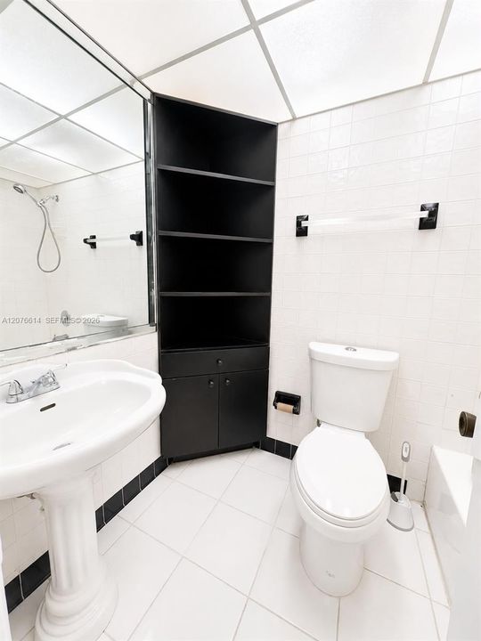 For Rent: $1,350 (0 beds, 1 baths, 550 Square Feet)
